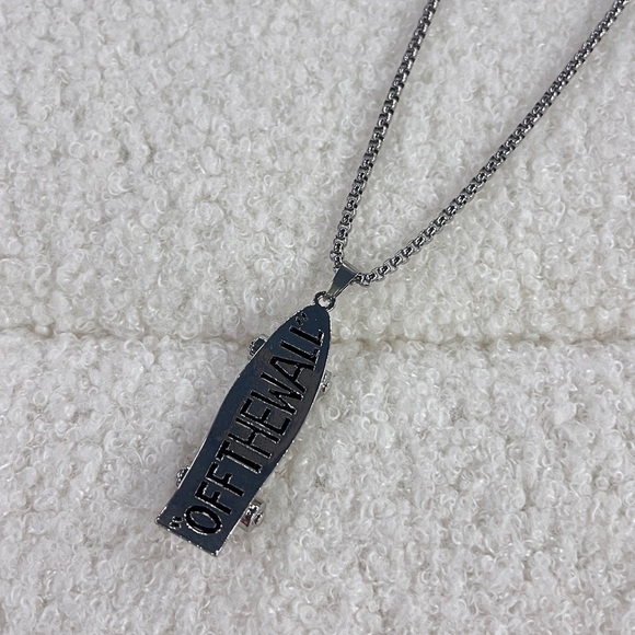 Street Style Fashion Necklace - Bold and Trendy Statement for Every Outfit - Picture 1 of 5